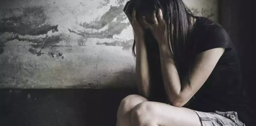 Συγκλονίζει καταγγελία θύματος ενδοοικογενειακής βίας: «Θα σε κλωτσήσω να το χάσεις», την απειλούσε ενώ ήταν έγκυος ΒΙΝΤΕΟ