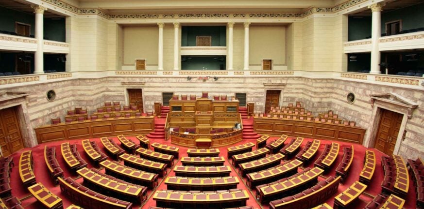 Στη Βουλή το νομοσχέδιο για την αξιοποίηση παραθαλάσσιων περιοχών - Πότε θα ψηφιστεί