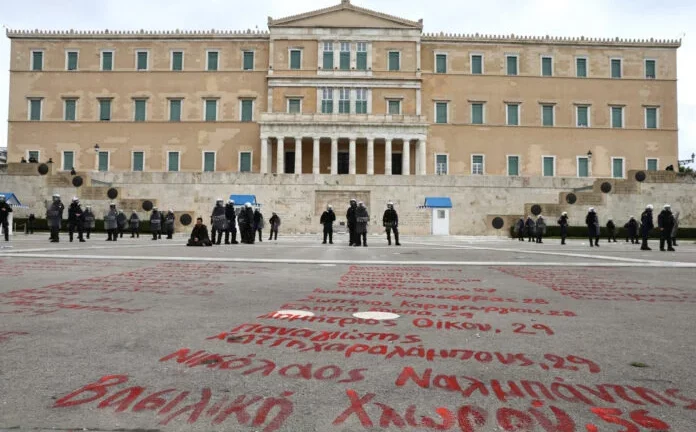 Δήμος Αθηναίων: Ποιος έδωσε εντολή να σβηστούν τα ονόματα των θυμάτων των Τεμπών - Συγνώμη στις οικογένειες