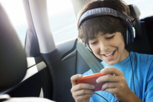 Τα ακουστικά στα παιδιά μπορεί να μην είναι και μια τόσο… αθώα συνήθεια!