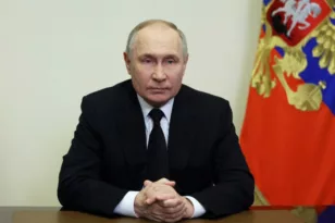 Πούτιν: Οι κυρώσεις των ΗΠΑ υπονομεύουν το δολάριο