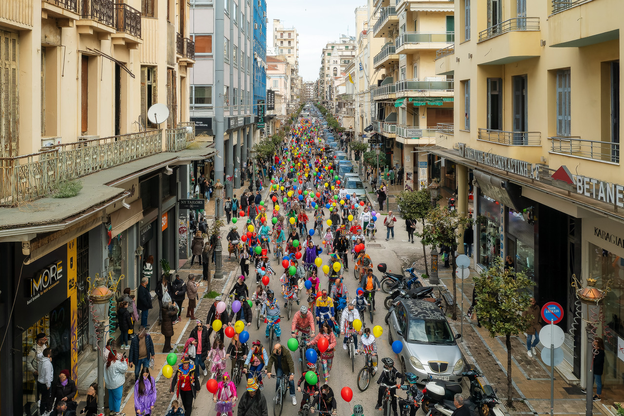 Carnival “ortopetalies” flooded the streets of Patras with color, joy and hope PHOTO
 – 2024-03-06 02:37:48