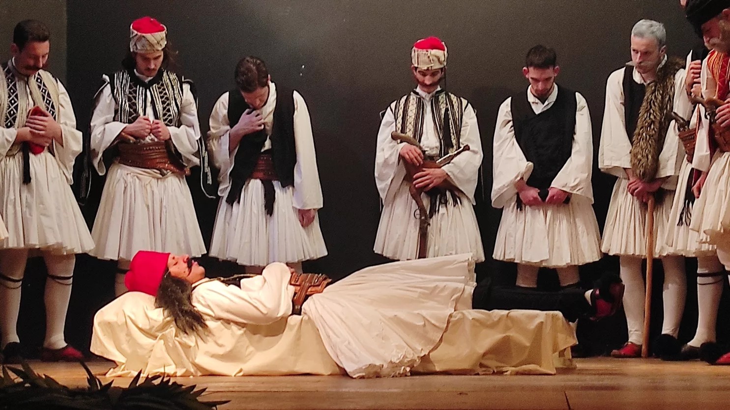Χριστιανική Εστία Πατρών: Παρουσιάστηκε η θεατρική παράσταση «Μάρκος Μπότσαρης, ο αετός του Σουλίου» - ΦΩΤΟ