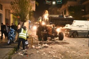 Πάτρα: Μετά τη Νυχτερινή Ποδαράτη, οι εργαζόμενοι του Δήμου καθάρισαν την πόλη