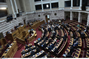 Βουλή: Υπερψηφίστηκε το ν/σ για τους δικηγόρους - Τροπολογίες για φθηνή ενέργεια σε αγρότες και έλεγχο συνταγογράφησης