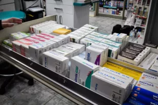 ΕΟΠΥΥ: Ξεκινά η δωρεάν παράδοση ακριβών φαρμάκων στο σπίτι – Ποιες ασθένειες αφορά