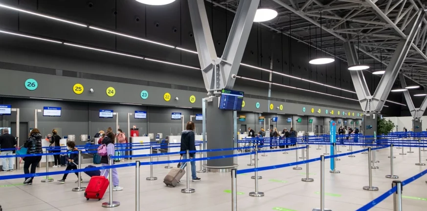 Θεσσαλονίκη: Ελεύθεροι οι δύο άντρες που αναστάτωσαν πτήση στο αεροδρόμιο «Μακεδονία»-Τι υποστήριξαν στον ανακριτή