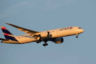 Νέα Ζηλανδία: Τρόμος στον αέρα - Δεκάδες τραυματίες από αναταράξεις σε πτήση λόγω «τεχνικού προβλήματος»