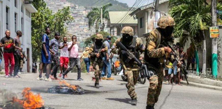 Χάος στην Αϊτή με επεισόδια και οδομαχίες: Οπλισμένες συμμορίες εξαπλώνουν κι άλλο τον έλεγχό τους στο Πορτ-ο-Πρενς - Απομακρύνονται οι Αμερικανοί