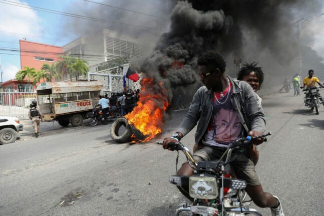Aϊτή: Συμμορίες απειλούν με εμφύλιο - Επιτίθενται για να μη γυρίσει ο πρωθυπουργός - ΒΙΝΤΕΟ