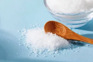 Τα 5 ύποπτα σημάδια που δείχνουν ότι τρώτε πολύ αλάτι