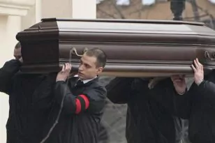 Ρωσία - Αλεξέι Ναβάλνι: Με εκατοντάδες υποστηρικτές η κηδεία του ηγέτη της αντιπολίτευσης ΦΩΤΟ - ΒΙΝΤΕΟ