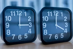 Αλλαγή ώρας 2024: Πότε πρέπει να γυρίσουμε τα ρολόγια μία ώρα μπροστά