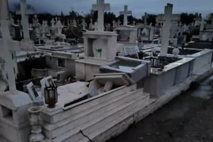 Aνεμοστρόβιλος «σάρωσε» το Μεσολόγγι - Εικόνες αποκάλυψης σε νεκροταφείο ΦΩΤΟ