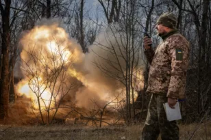 Πόλεμος στην Ουκρανία: Νεκροί άμαχοι από ρωσικούς βομβαρδισμούς στα ανατολικά