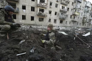 Τρεις νεκροί σε ρωσικά πλήγματα στην Ουκρανία – Το Κίεβο ζητεί Patriot, η Μόσχα χρησιμοποιεί βόμβες σε αεροπορική επιδρομή στο Χάρκοβο