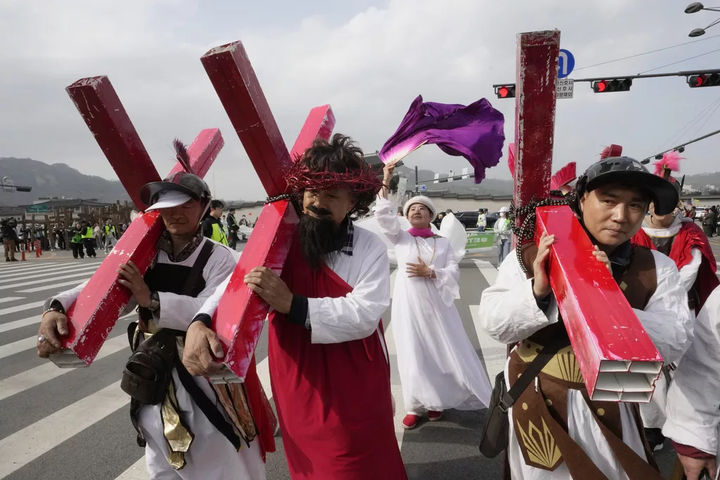 Με κατάνυξη το Καθολικό Πάσχα: Εντυπωσιακές φωτογραφίες από όλο τον κόσμο!