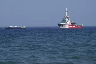 Δεύτερο φορτίο με περίπου 400 τόνους επισιτιστικής βοήθειας για τη Γάζα απέπλευσε από κυπριακό λιμάνι