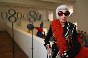 Ίρις Άπφελ: Πέθανε σε ηλικία 102 ετών η εκκεντρική επιχειρηματίας και fashion icon