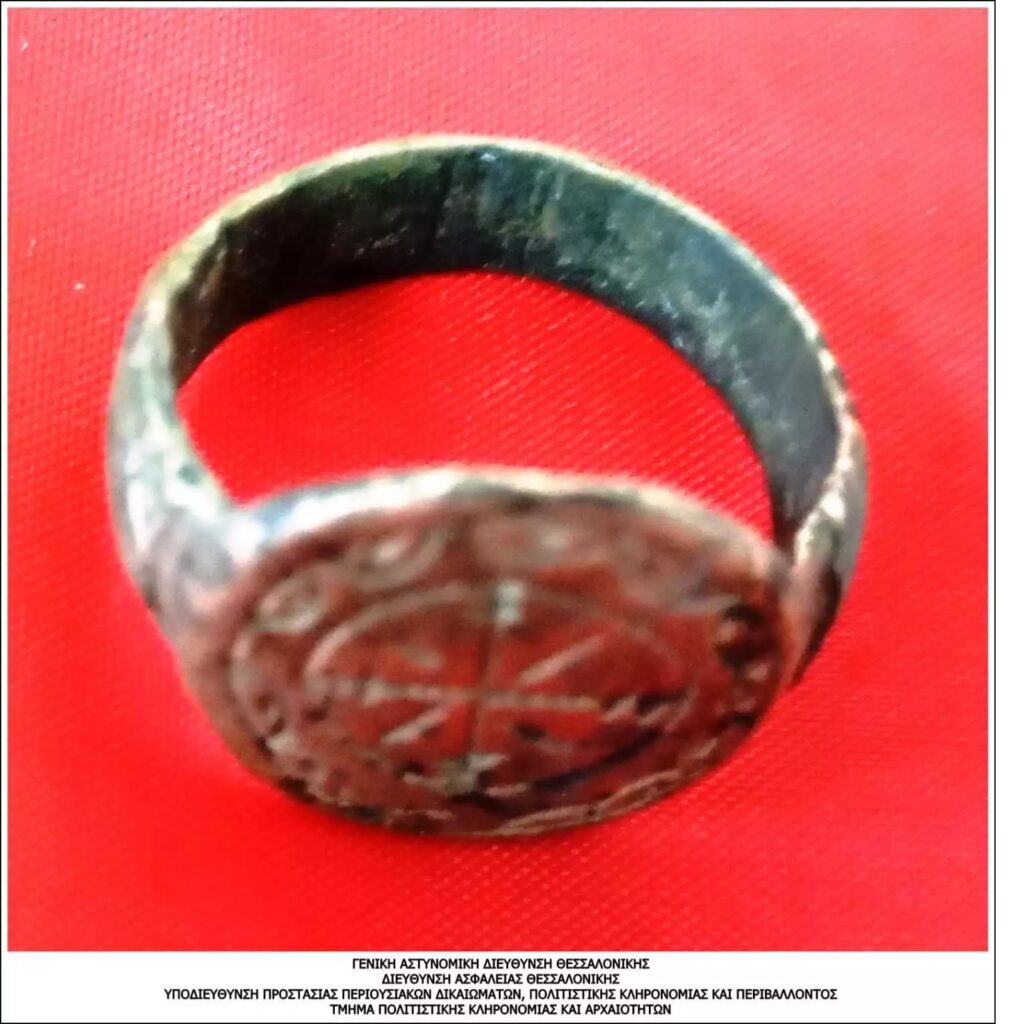 Θεσσαλονίκη: Συνελήφθη 35χρονος αρχαιοκάπηλος – Είχε βυζαντινή αγιογραφία και δαχτυλίδι