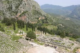 Δελφοί: Βουνό, θάλασσα και ιστορία