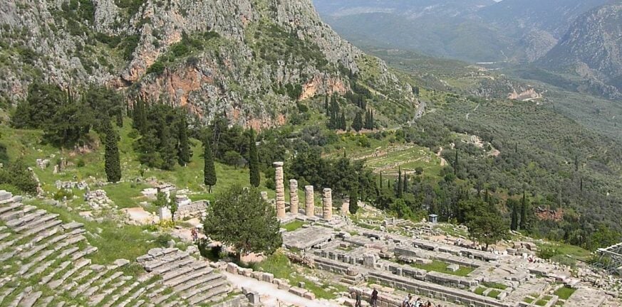 Δελφοί: Βουνό, θάλασσα και ιστορία Δελφοί: Βουνό, θάλασσα και ιστορία