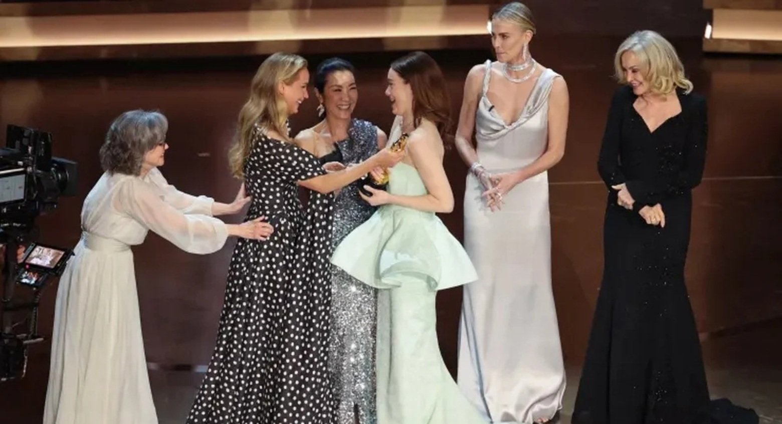 Oscars 2024 Emma Stone's speech, tears and "thank you" to