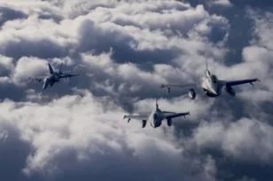 Το χρονικό της πτώσης του F16: Το αεροσκάφος δίνει ακόμα σήμα – Επίκειται επιχείρηση από βαθυσκάφος της Πολεμικής Αεροπορίας