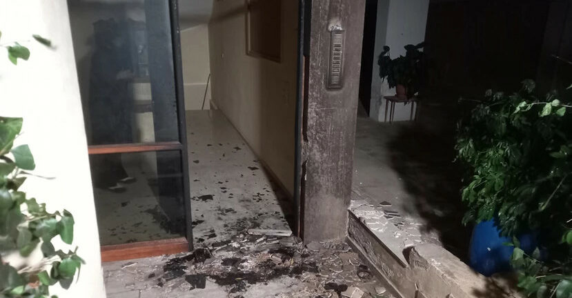 Βύρωνας: Έκρηξη από γκαζάκια σε είσοδο πολυκατοικίας