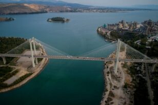 Εύβοια: Συναγερμός με 21χρονο που έπεσε από τη γέφυρα της Χαλκίδας