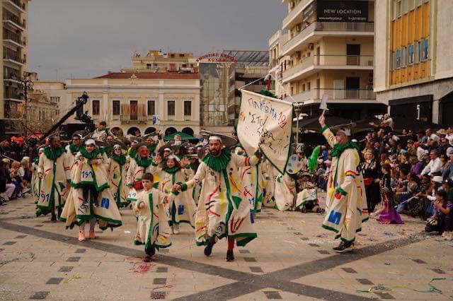 Πατρινό Καρναβάλι: Δείτε φωτογραφίες από τη Μεγάλη Παρέλαση της Κυριακής