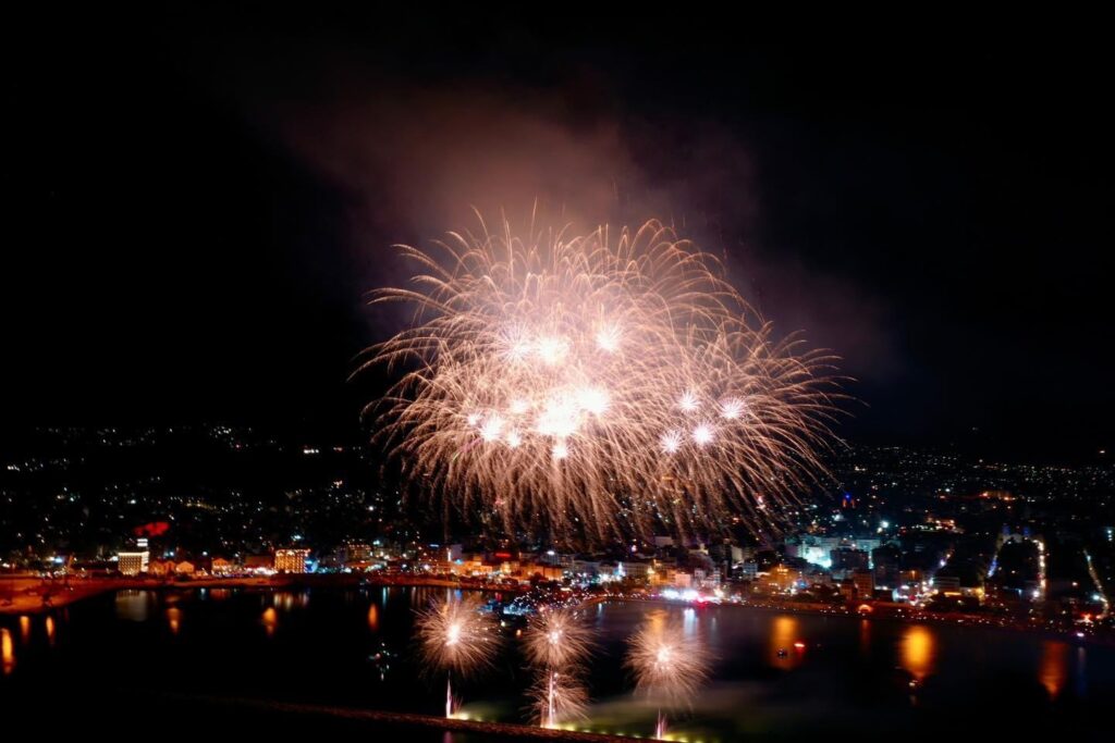 Πατρινό Καρναβάλι 2024: Δείτε την Τελετή Λήξης, την καύση του Βασιλιά και το μεγάλο πάρτι στην Αγίου Νικολάου