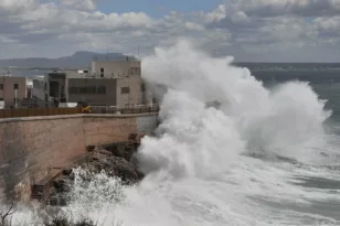 Κακοκαιρία στην Ισπανία – Νεκροί δύο άνθρωποι που παρασύρθηκαν από τα κύματα