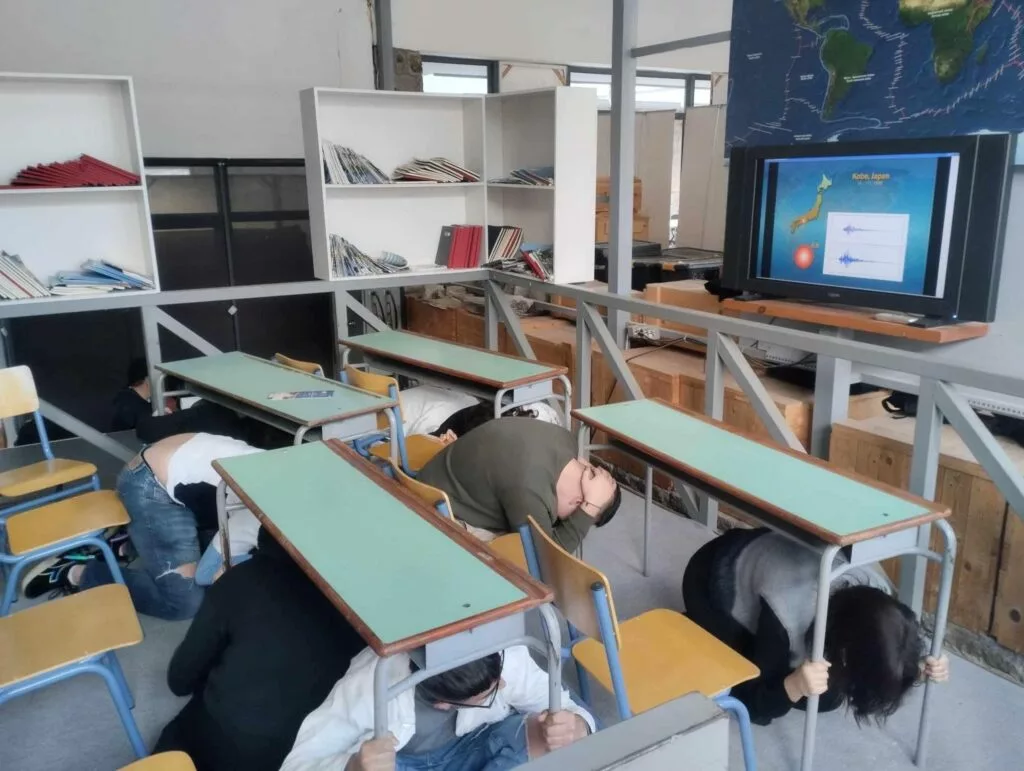 Lesbos: Italian students in the earthquake simulation program in Sigri
 – 2024-03-21 06:19:15