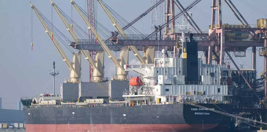 Υεμένη: Πύραυλος των Χούθι χτύπησε το ελληνόκτητο φορτηγό πλοίο «True Confidence» με τραυματίες και αγνοούμενους
