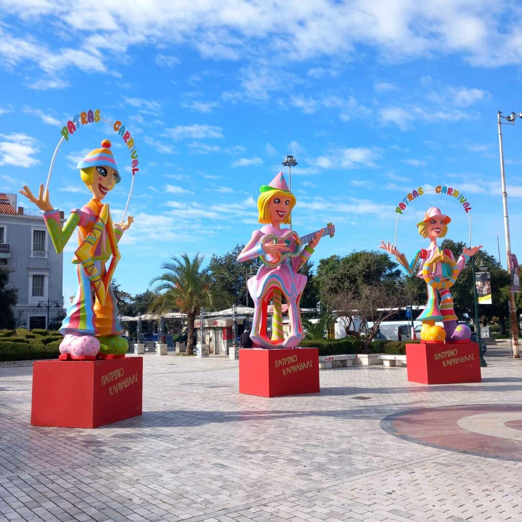 Πατρινό Καρναβάλι: Δημιουργίες του Καρναβαλικού Εργαστηρίου και ερασιτεχνών καλλιτεχνών σε διάφορα σημεία της πόλης