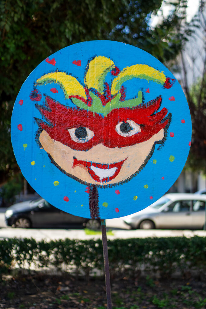 Πατρινό Καρναβάλι: Δημιουργίες του Καρναβαλικού Εργαστηρίου και ερασιτεχνών καλλιτεχνών σε διάφορα σημεία της πόλης