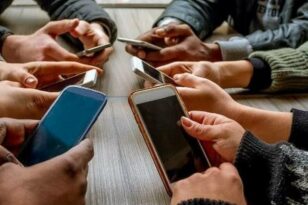 Περισσότερα από 5 δισ. έξυπνα κινητά τηλέφωνα και social media επιδρούν στο ηλεκτρονικό εμπόριο