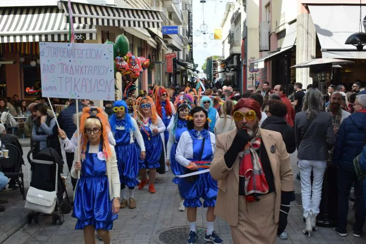 Πάτρα: Το πάρτι μασκέ της Κοινο_Τοπίας- Παρέλαση των κορασίδων ΦΩΤΟ