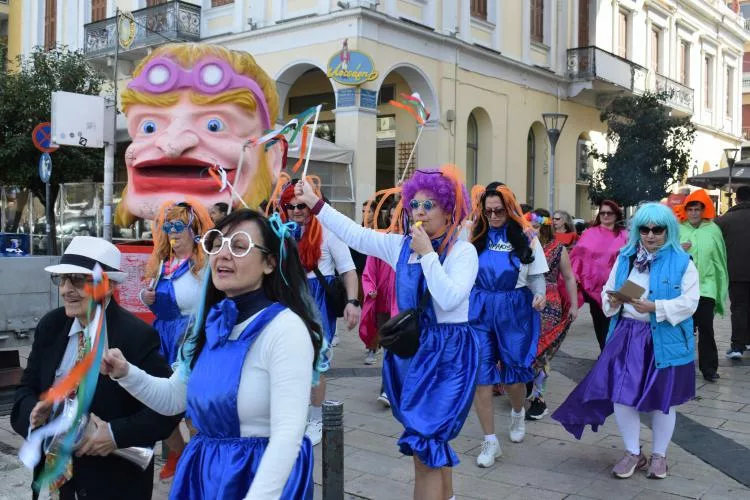 Πάτρα: Το πάρτι μασκέ της Κοινο_Τοπίας- Παρέλαση των κορασίδων ΦΩΤΟ