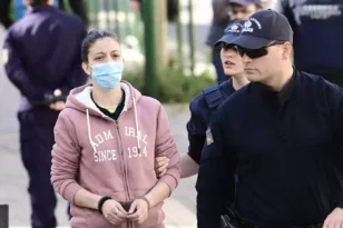 Κολωνός: «Είμαι πολύ χαρούμενη που θα επιστρέψω κοντά σας» – Τα πρώτα λόγια της μητέρας της 12χρονης στα παιδιά της