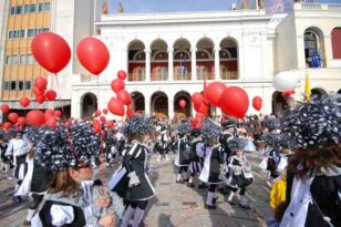 Πατρινό Καρναβάλι 2024: Ολη η Πάτρα μια γιορτή - Δείτε τη Μεγάλη Παρέλαση της Κυριακής