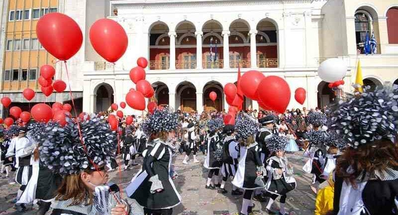 Πατρινό Καρναβάλι 2024: Ολη η Πάτρα μια γιορτή - Δείτε τη Μεγάλη Παρέλαση της Κυριακής