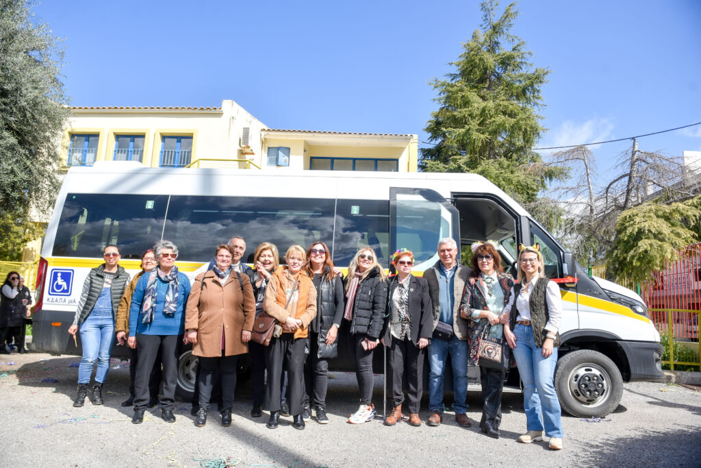 Πάτρα: Δόθηκε στην κυκλοφορία το νέο mini bus του ΚΟΔΗΠ ΦΩΤΟ