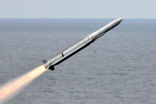 Η Ρωσία απειλεί με πράξεις - Εκτόξευσε διηπειρωτικό βαλλιστικό πύραυλο