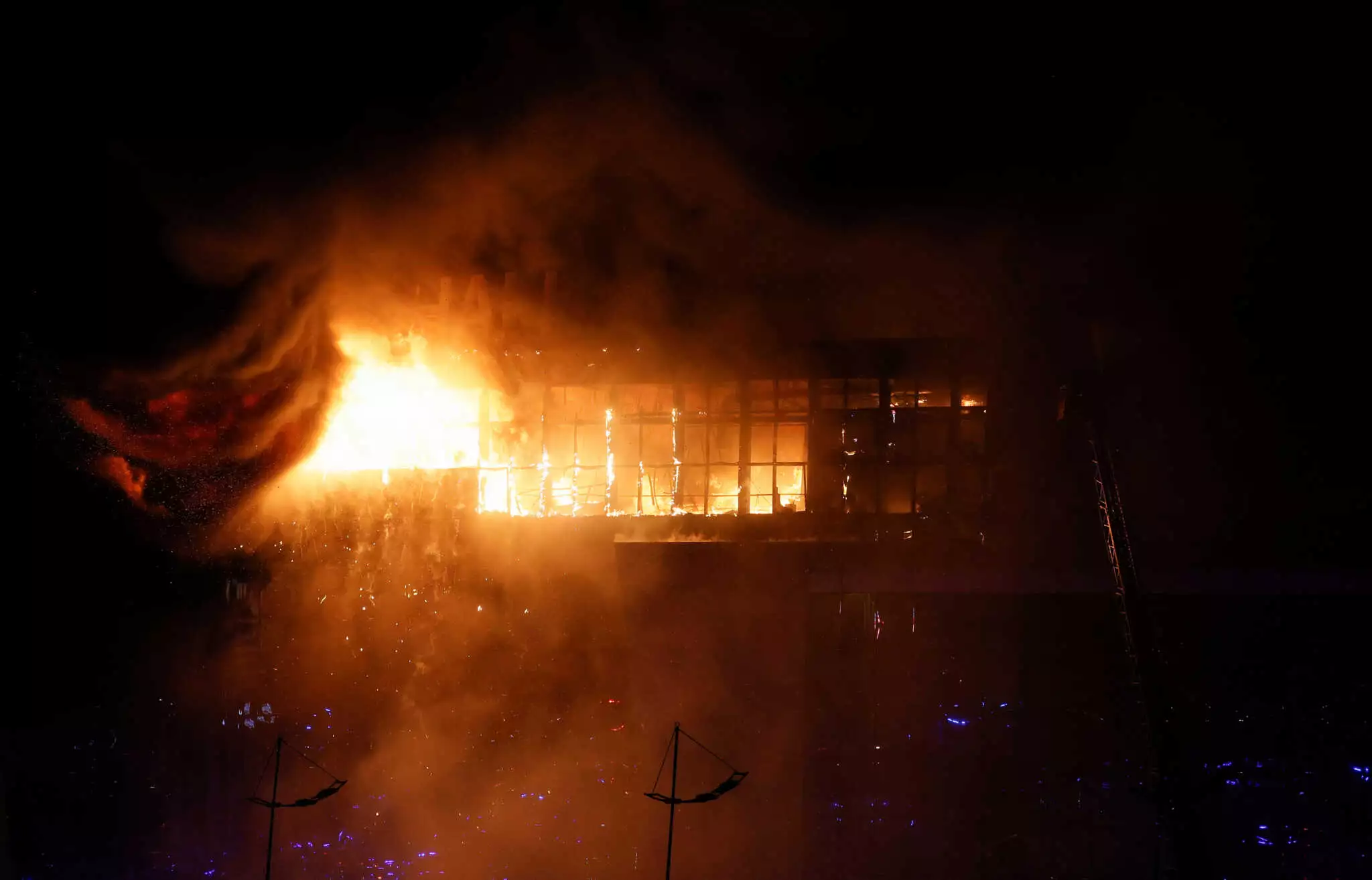 Μακελειό στη Μόσχα: Η φωτιά στο κτίριο, η σφαγή των αμάχων και η ανάληψη ευθύνης ΦΩΤΟ - ΒΙΝΤΕΟ