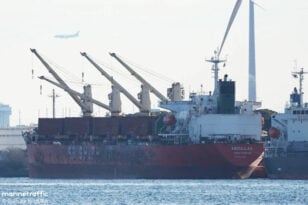 φορτηγό πλοίο,Διώρυγα της Κορίνθου,μέλη πληρώματος