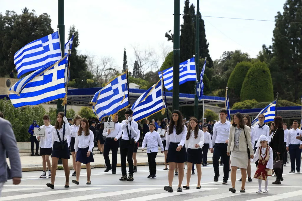 25η Μαρτίου: Ολοκληρώθηκε η μαθητική παρέλαση στην Αθήνα ΦΩΤΟ - ΒΙΝΤΕΟ