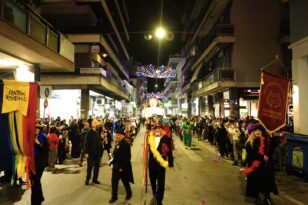 Πατρινό Καρναβάλι: Η πρώτη εμφάνιση των αρμάτων του Δήμου στους δρόμους της Πάτρας