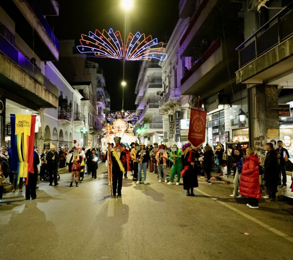 Πατρινό Καρναβάλι: Η πρώτη εμφάνιση των αρμάτων του Δήμου στους δρόμους της Πάτρας